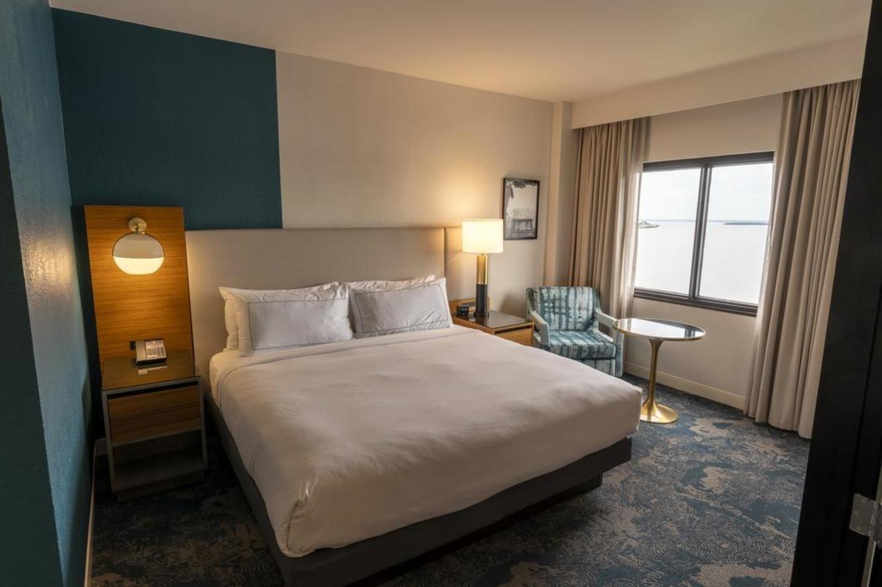 Doubletree By Hilton Tampa Rocky Point Waterfront Hotell Exteriör bild