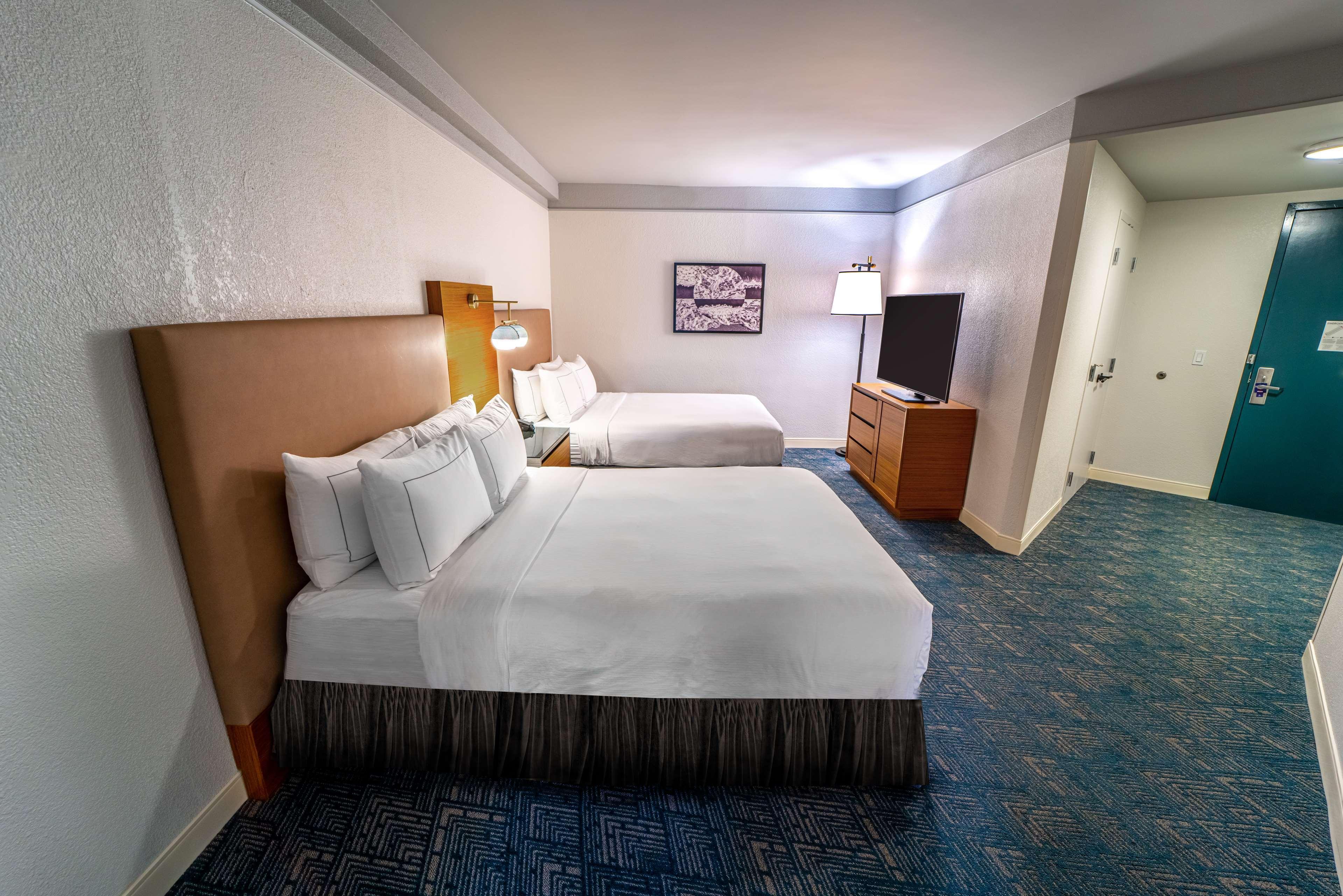 Doubletree By Hilton Tampa Rocky Point Waterfront Hotell Exteriör bild