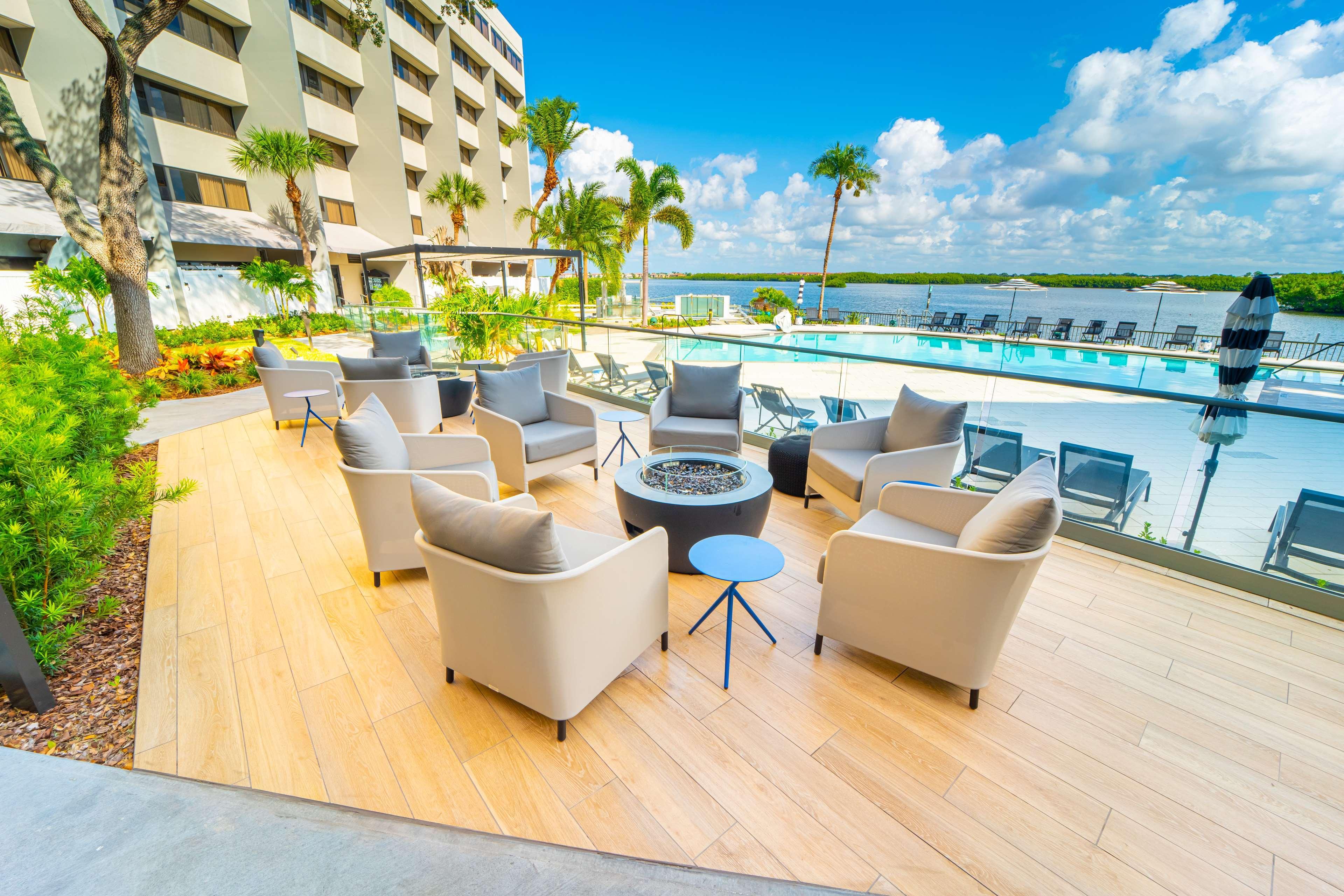 Doubletree By Hilton Tampa Rocky Point Waterfront Hotell Exteriör bild
