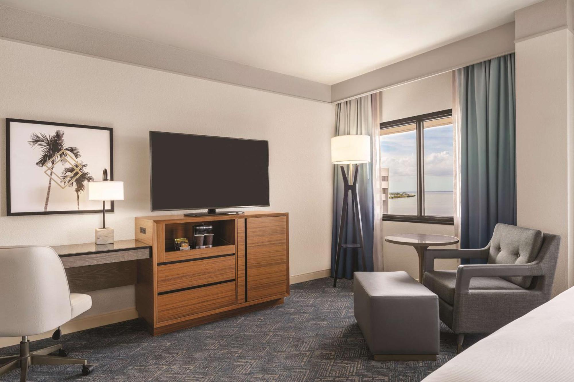 Doubletree By Hilton Tampa Rocky Point Waterfront Hotell Exteriör bild