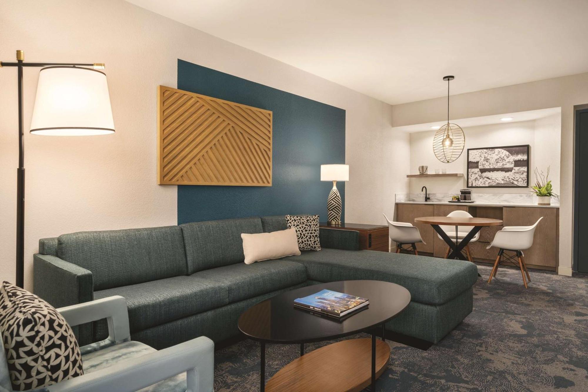 Doubletree By Hilton Tampa Rocky Point Waterfront Hotell Exteriör bild