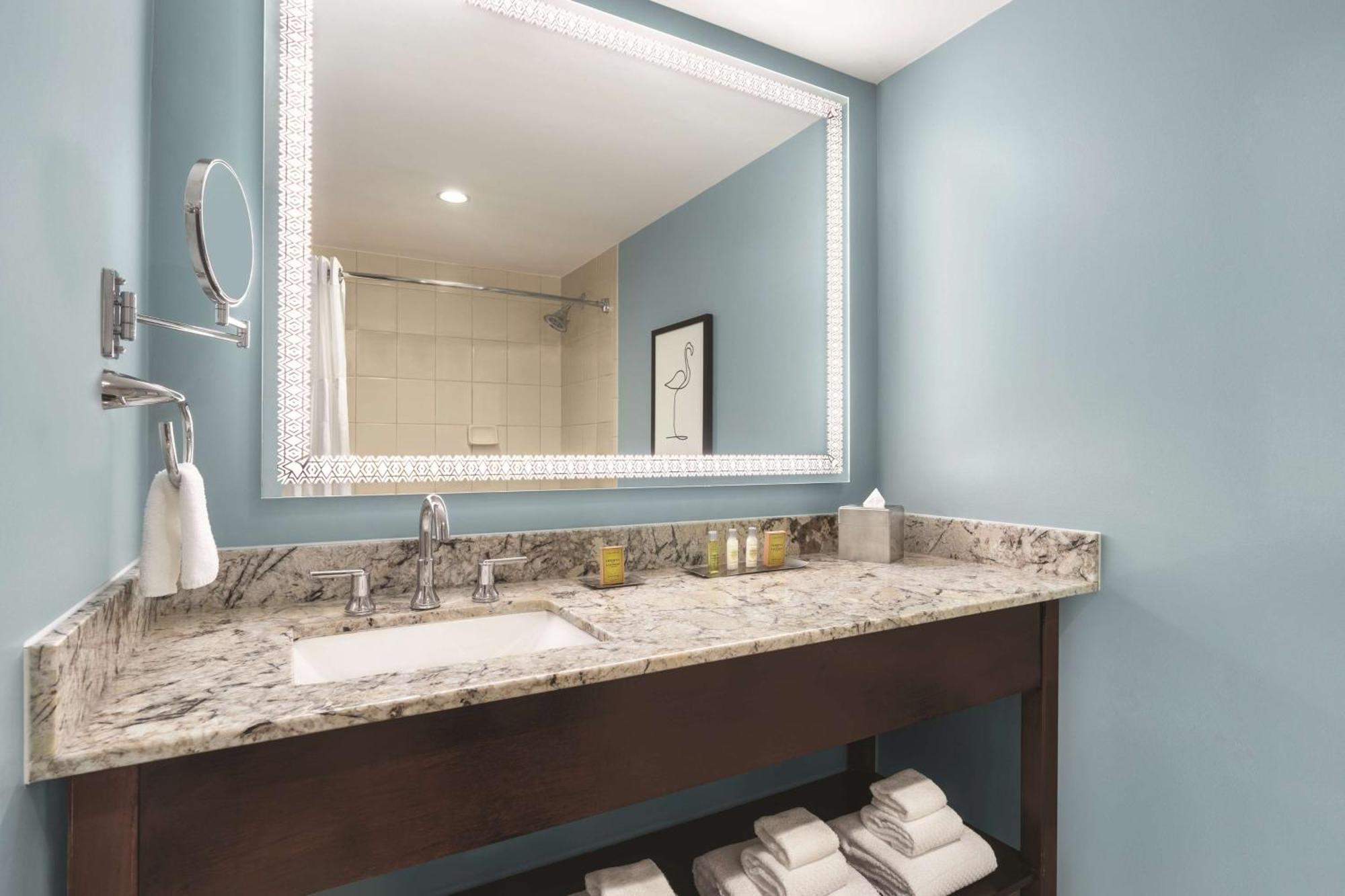 Doubletree By Hilton Tampa Rocky Point Waterfront Hotell Exteriör bild
