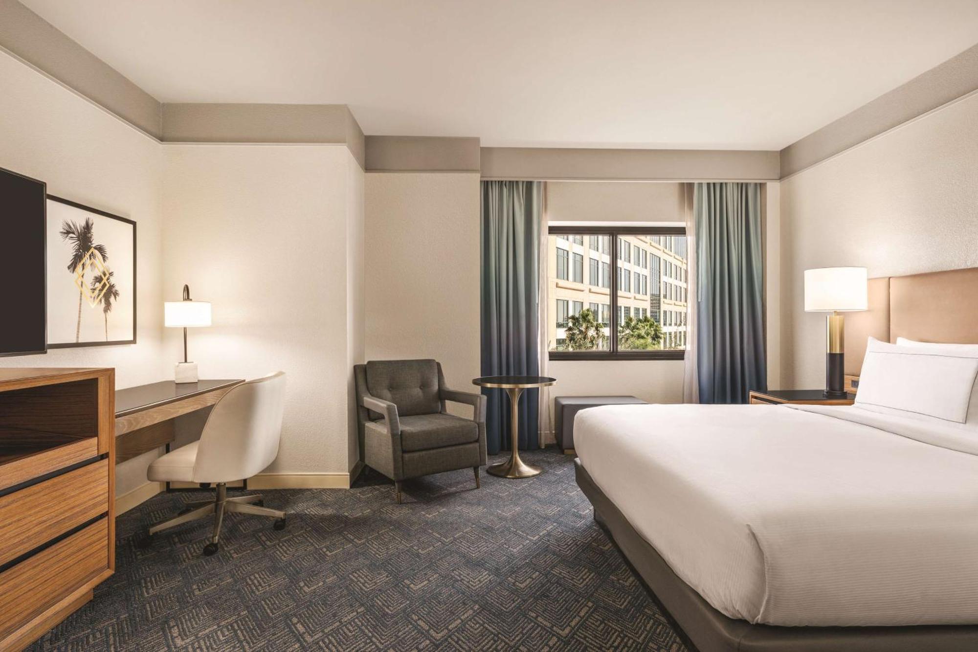 Doubletree By Hilton Tampa Rocky Point Waterfront Hotell Exteriör bild