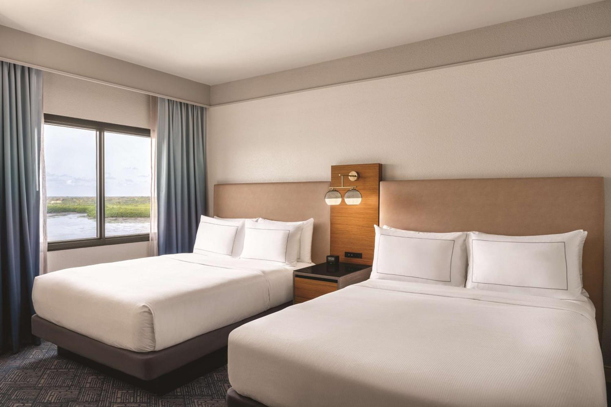 Doubletree By Hilton Tampa Rocky Point Waterfront Hotell Exteriör bild