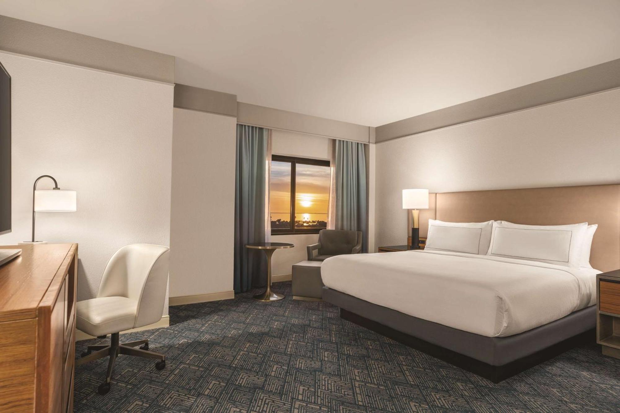 Doubletree By Hilton Tampa Rocky Point Waterfront Hotell Exteriör bild