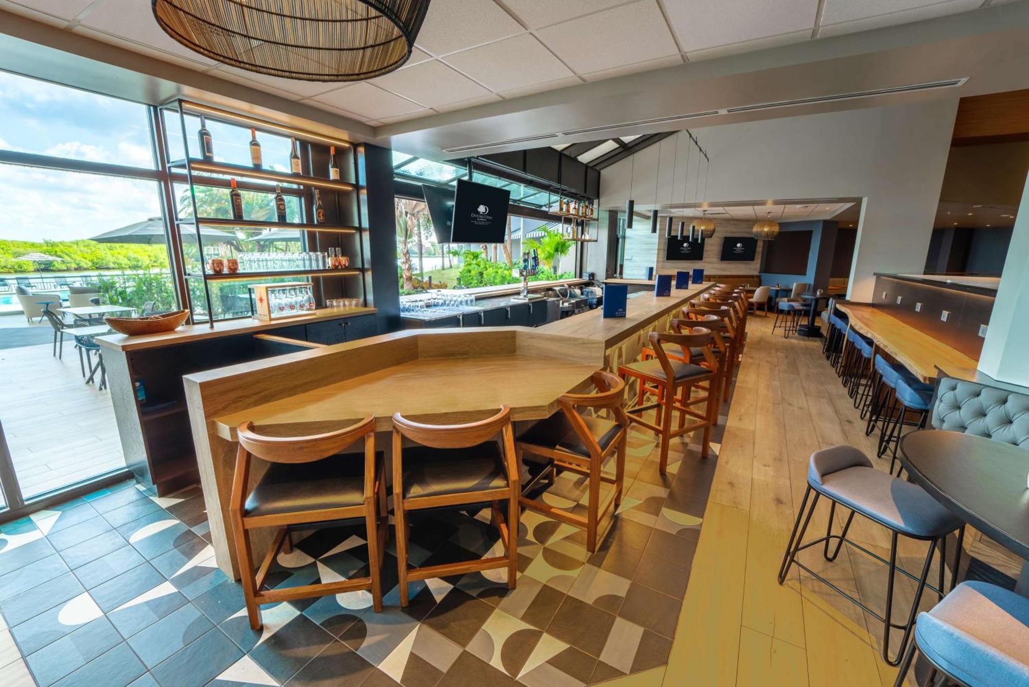 Doubletree By Hilton Tampa Rocky Point Waterfront Hotell Exteriör bild