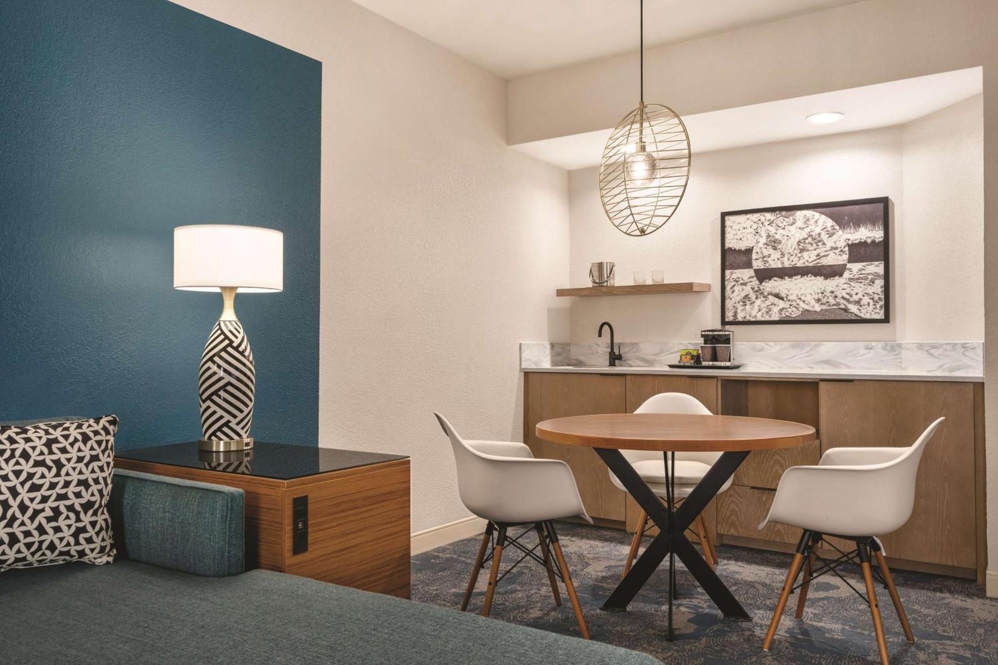 Doubletree By Hilton Tampa Rocky Point Waterfront Hotell Exteriör bild