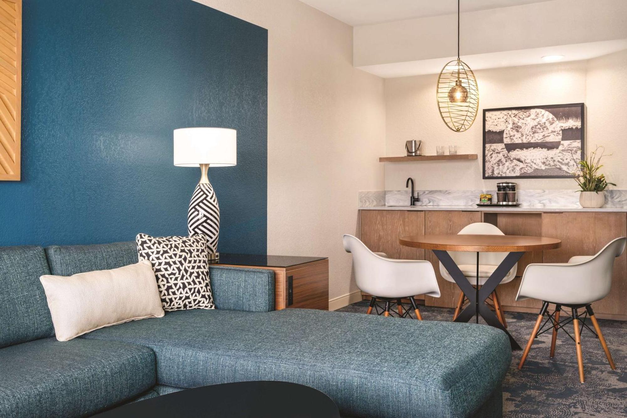 Doubletree By Hilton Tampa Rocky Point Waterfront Hotell Exteriör bild