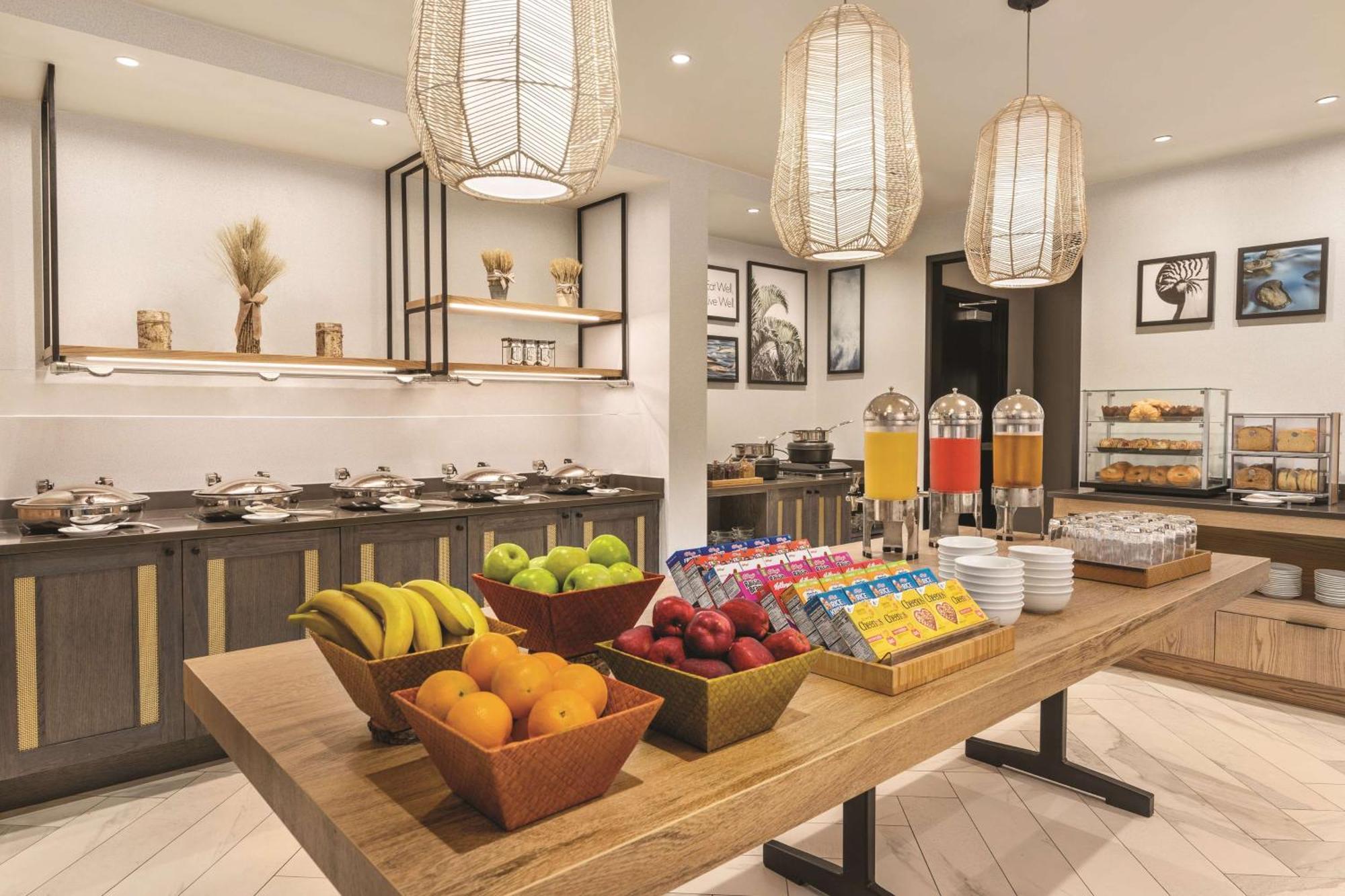 Doubletree By Hilton Tampa Rocky Point Waterfront Hotell Exteriör bild