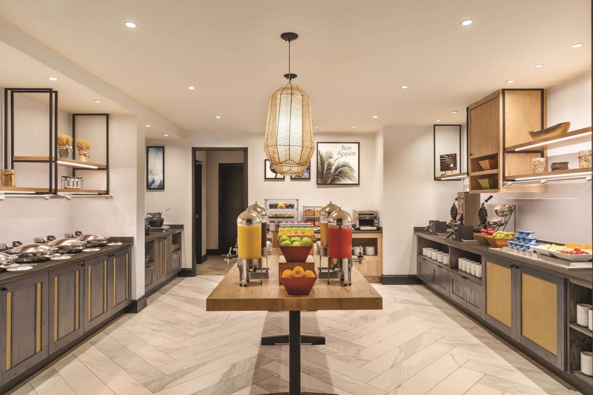 Doubletree By Hilton Tampa Rocky Point Waterfront Hotell Exteriör bild