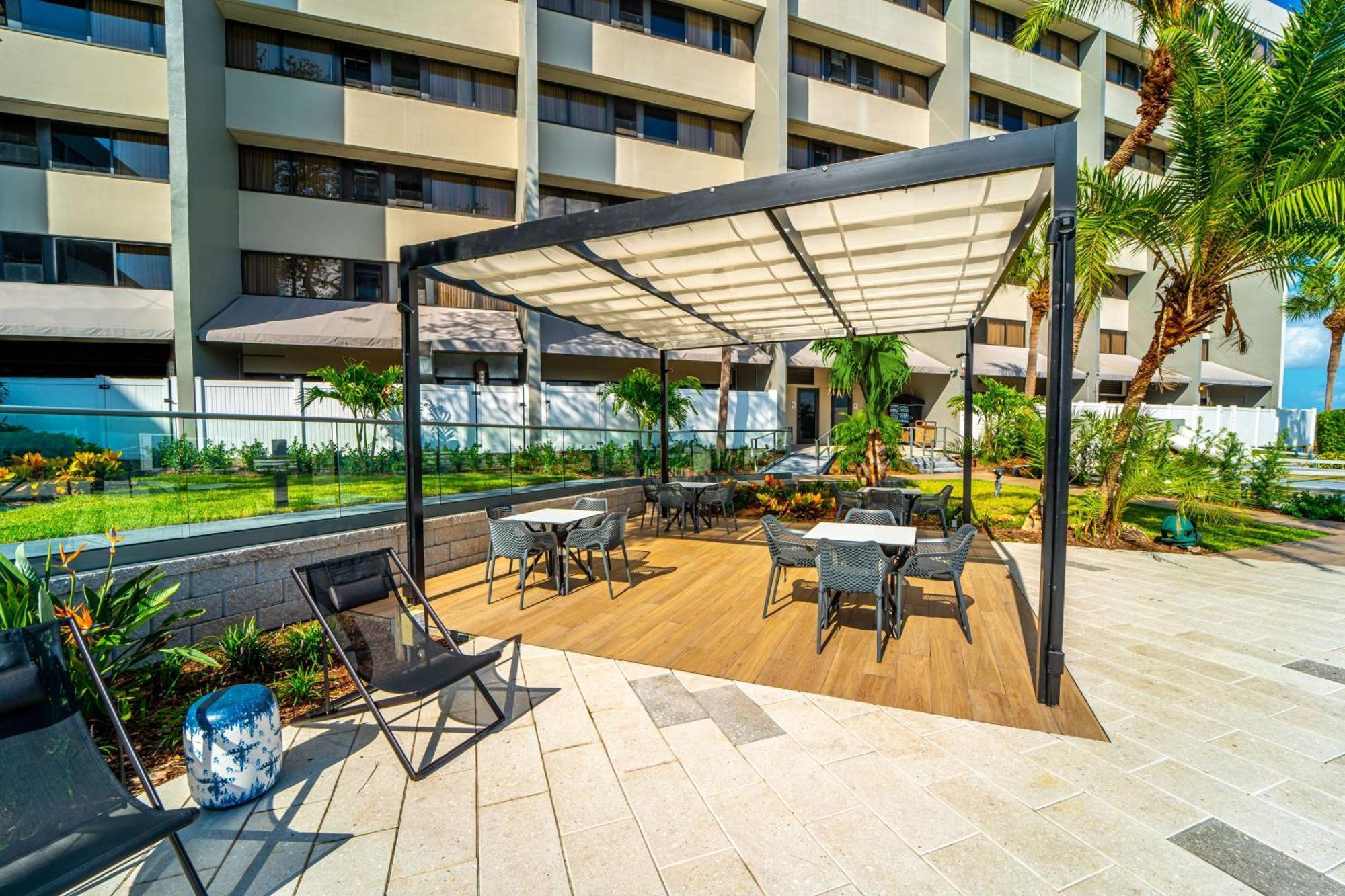 Doubletree By Hilton Tampa Rocky Point Waterfront Hotell Exteriör bild