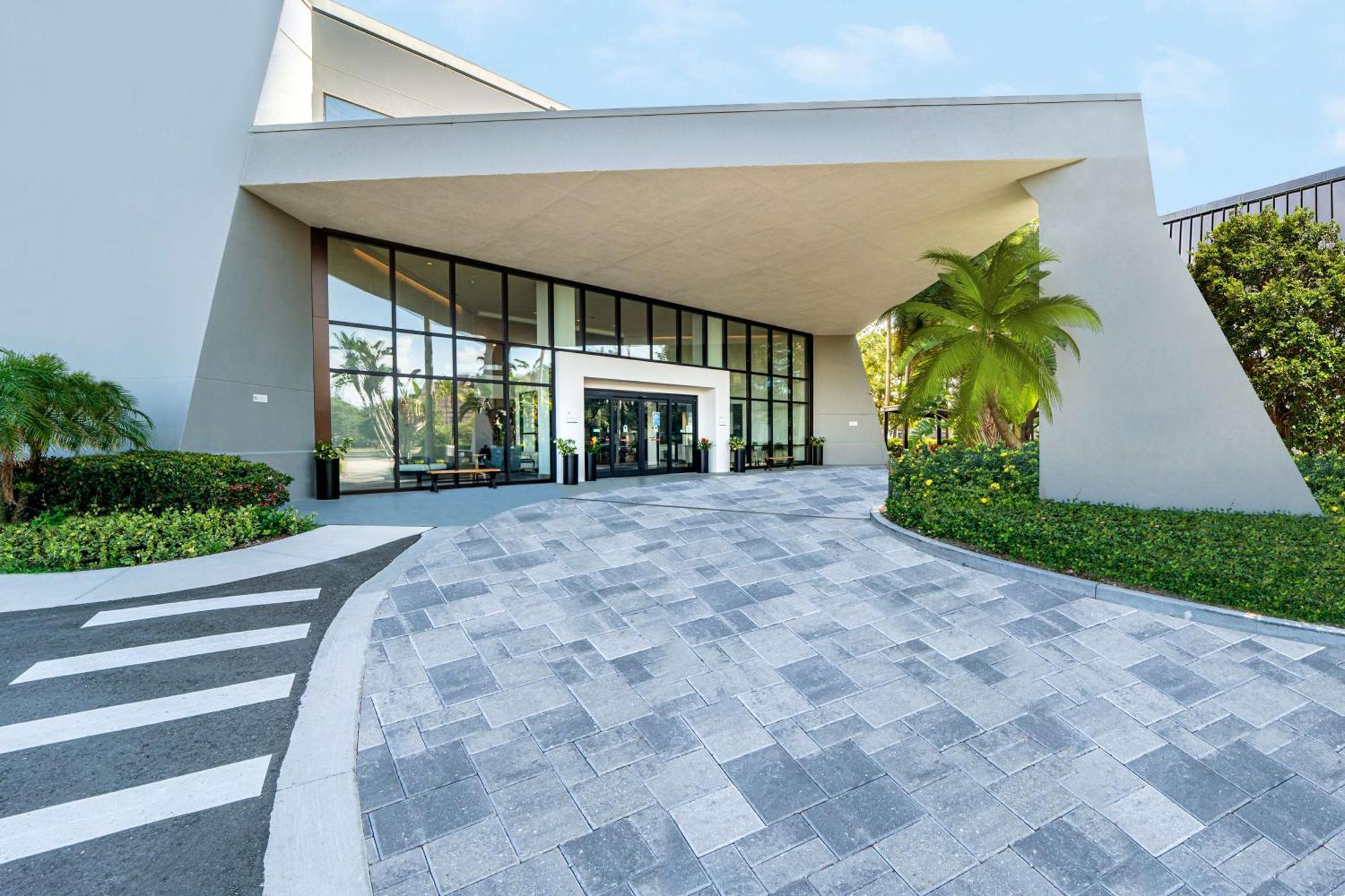 Doubletree By Hilton Tampa Rocky Point Waterfront Hotell Exteriör bild